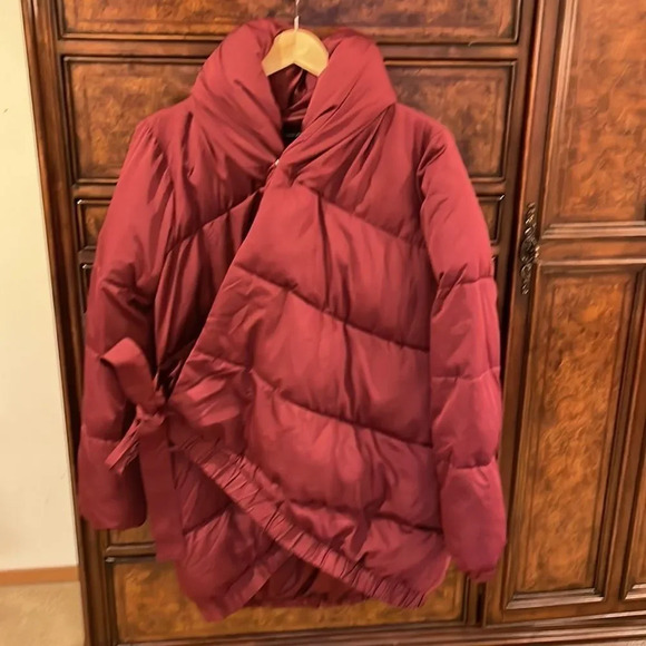 NWOT Universal Standard woman’s maroon puffer coat - Picture 2 of 13